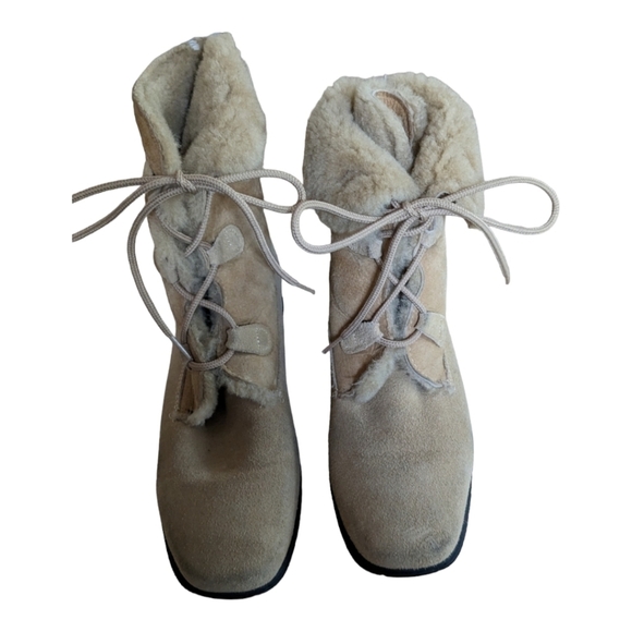 Maxine of Canada lace up boots Size 9.5 GUC - Picture 1 of 6